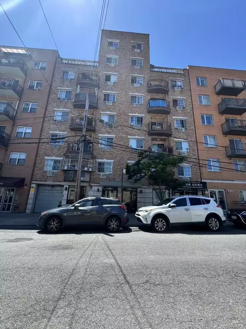 43-18 Robinson St #7D, New York, NY 11355