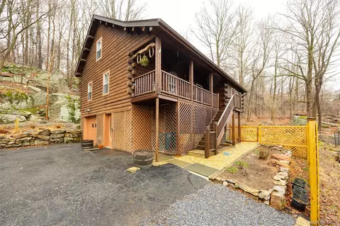 79 E Hook Cross Rd, East Fishkill, NY 12533