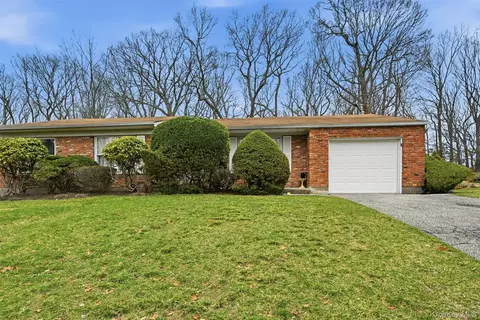 705 Brewster Dr, Port Jefferson, NY 11777