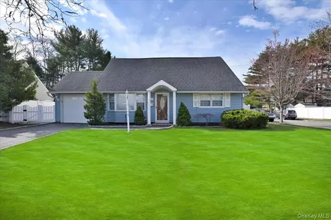 4000 Avoca Ave, Bethpage, NY 11714