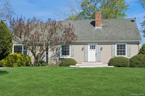 8 Ketcham Ave, Eastport, NY 11941