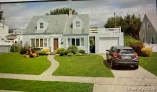 53 Bluespruce Rd, Levittown, NY 11756