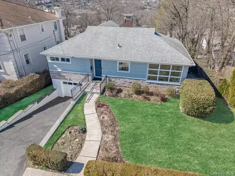 37 Berkshire Rd, Yonkers, NY 10710