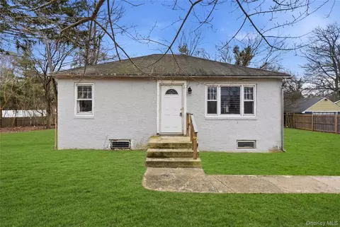 20 Wilson Ave, Nesconset, NY 11767