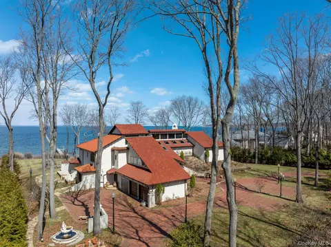 1 Sea Crest Dr, Huntington, NY 11743
