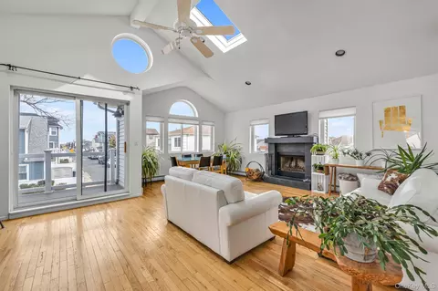 804 E Chester St, Long Beach, NY 11561