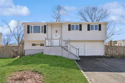 236 Vermont Ave, Bay Shore, NY 11706