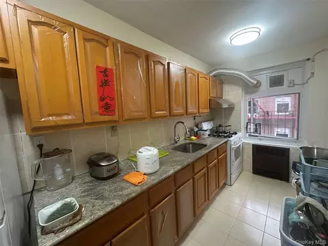 14743 38th Ave #E25, Flushing, NY 11354 photo 2