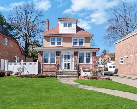 8420 Charlecote Rdg, Jamaica, NY 11432