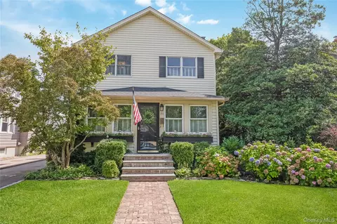 151 Church Ave, Islip, NY 11751