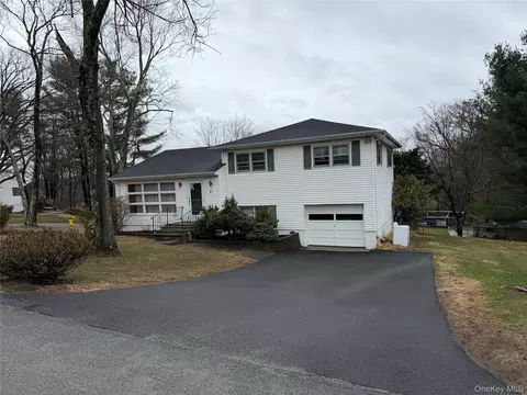 21 Crescent Pl, Monroe, NY 10950