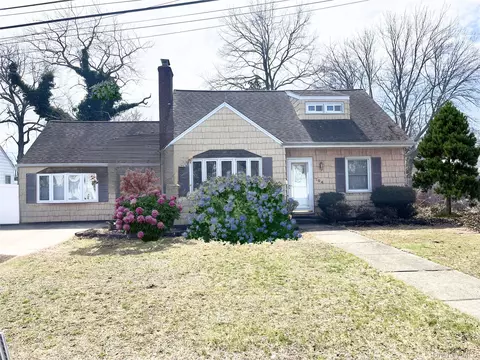 104 Vesper Ct, Babylon, NY 11702