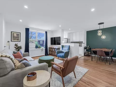 35-32 205th St #279, Bayside, NY 11361