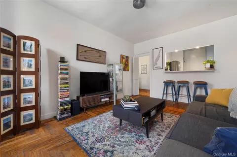 2199 Holland Ave #5P, New York, NY 10462