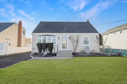 2374 Fish Ave, North Bellmore, NY 11710