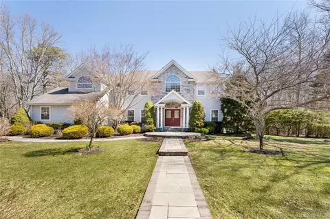 7 Framingham Ln, Shoreham, NY 11786