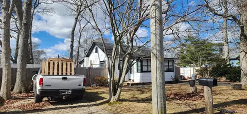 178 Locust Dr, Mastic Beach, NY 11951