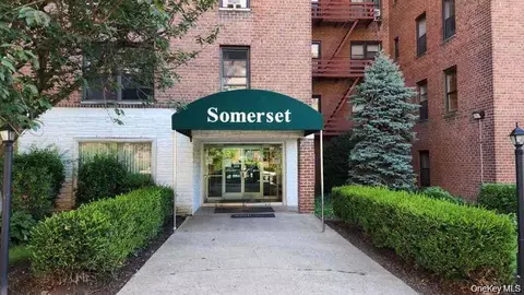 8385 116th St #6F, Richmond Hill, NY 11418