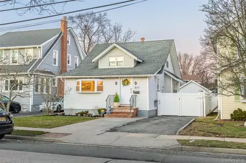 251 Forest Ave, Lynbrook, NY 11563