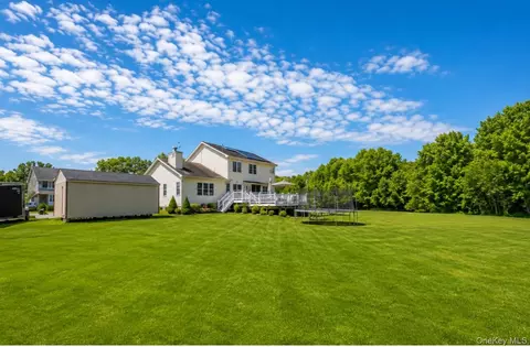4 Natchu Ct, Blooming Grove, NY 12577