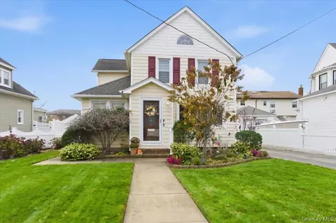 85 Spencer Ave, Lynbrook, NY 11563