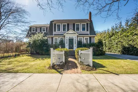 70 Magnolia Ave, Garden City, NY 11530