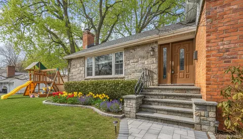 Exterior - 61 Devon Rd, Yonkers, NY 10708 photo 2 of 3
