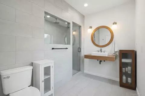 Bath - 61 Devon Rd, Yonkers, NY 10708 photo 1 of 2