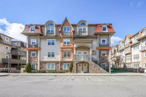 16 Elm St #311, Ramapo, NY 10977