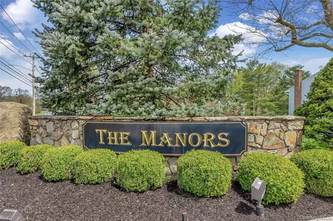 6 Manors Dr, Jericho, NY 11753