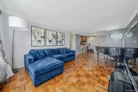 3731 73rd St #9KL, New York, NY 11372