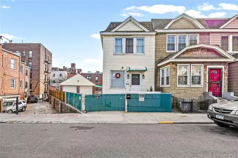 58-68 41st Dr, New York, NY 11377