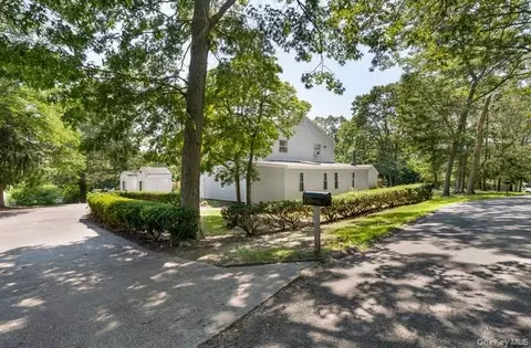 10 Sunnyside Dr, Sound Beach, NY 11789
