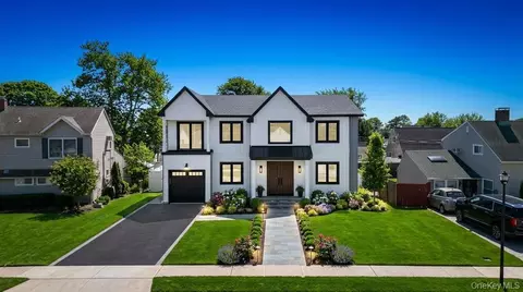 14 Eve Ln, Levittown, NY 11756