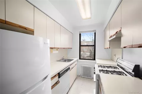 Kitchen - 215-12 47th #2D-12, Bayside, NY 11361 photo 2 of 2