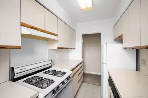 Kitchen - 215-12 47th #2D-12, Bayside, NY 11361 photo 1 of 2