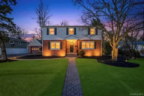 27 Landscape Dr, Wyandanch, NY 11798