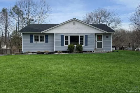 43 Birchwood Dr, New Windsor, NY 12553