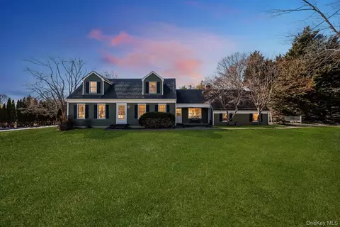 43 Farm Rd N, Wading River, NY 11792