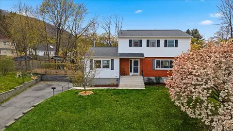 42 Rende Dr, Beacon, NY 12508