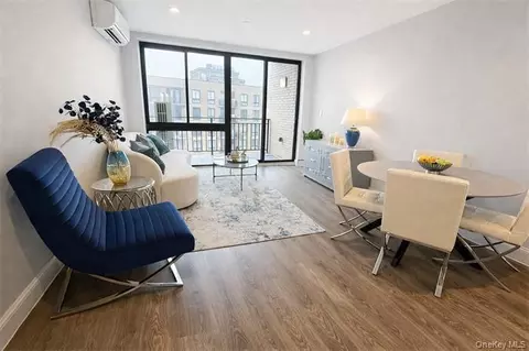 4515 82nd St #W7A, New York, NY 11373