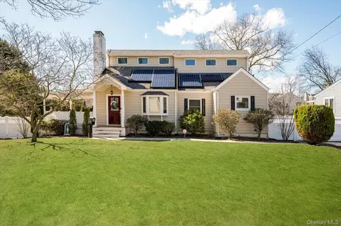 165 Little Whaleneck Rd, Merrick, NY 11566