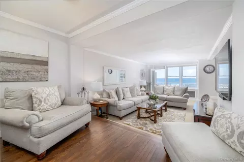 522 Shore Rd #4W, Long Beach, NY 11561