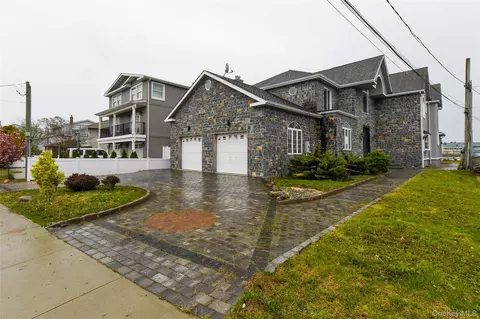 4563 Decatur Pl, Island Park, NY 11558