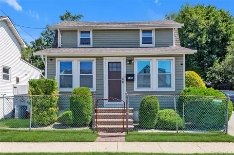 103 Oakley Ave, Elmont, NY 11003