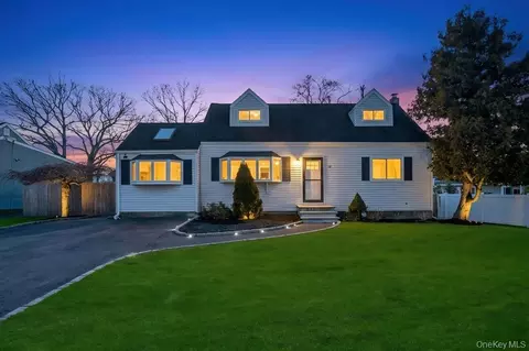 10 Continental Dr, Centereach, NY 11720