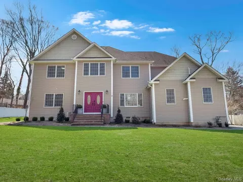 6 Park Ave, Clarkstown, NY 10989