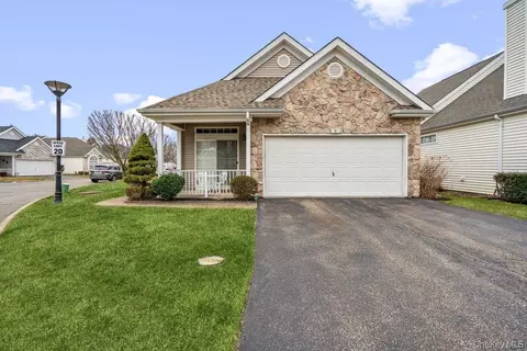 587 Leisure Dr, Ridge, NY 11961