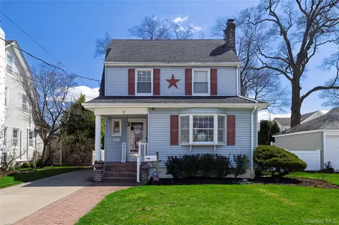 407 Morris Ave, Rockville Centre, NY 11570