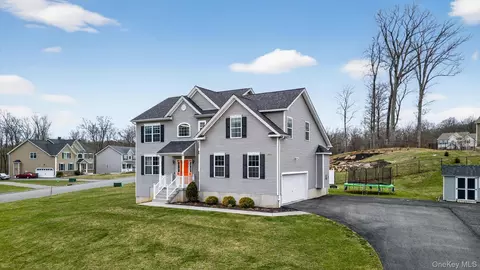 40 Highgrove Dr, Washingtonville, NY 10992